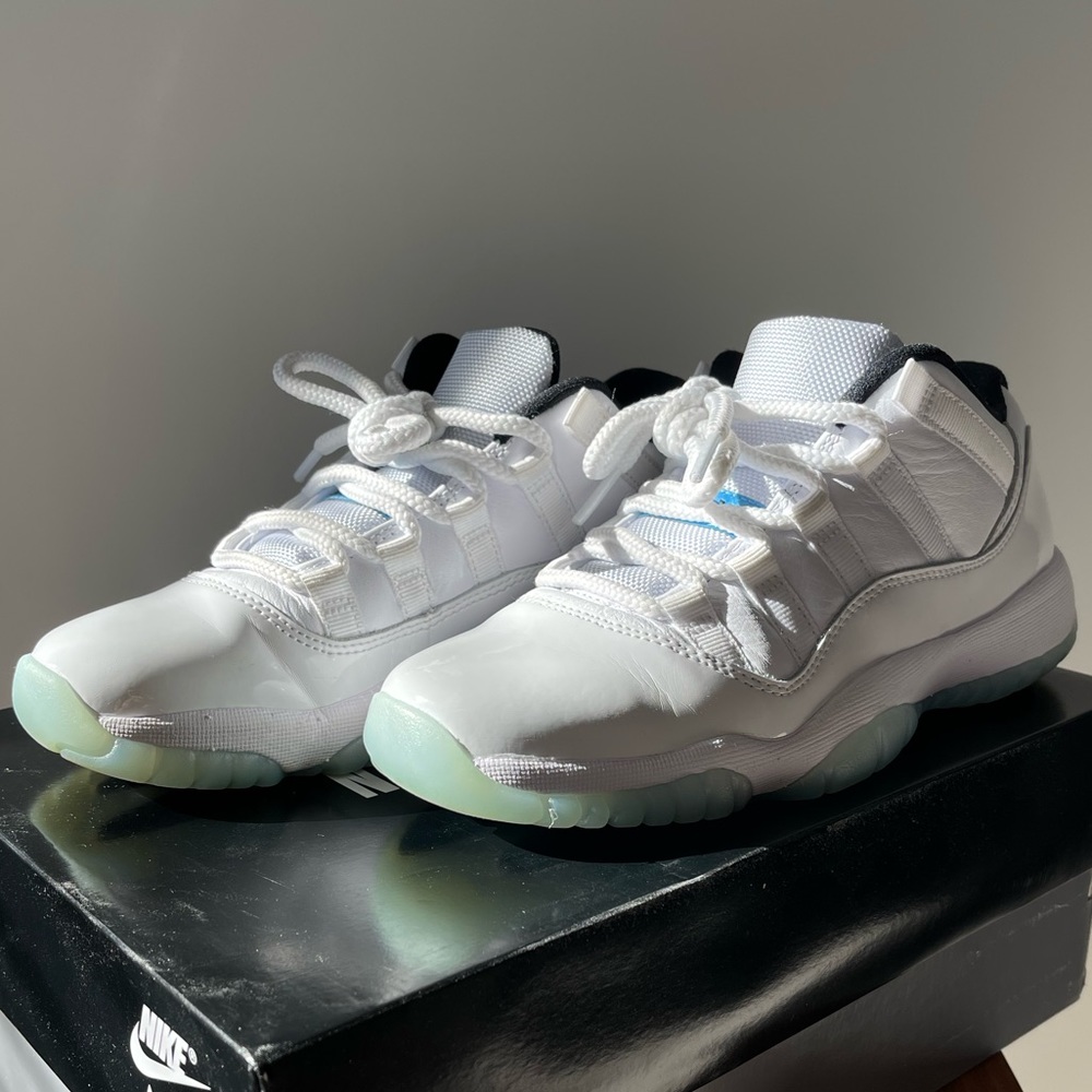 Jordan 11’s Blue Legends size 5Y
